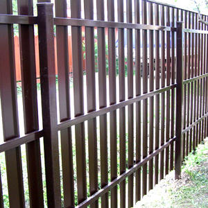 забор из металлического штакетника 6